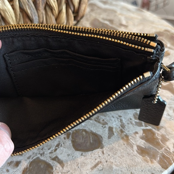 Coach double zipper wallet in black pebbled leather - Picture 5 of 5